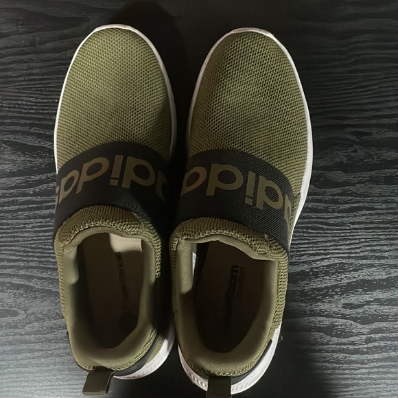 Addidas cloud foams slightly dirty on bottom size 11 in men’s - Picture 3 of 4